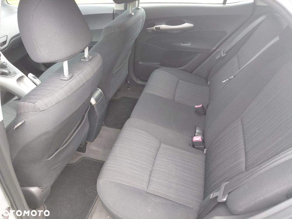 Toyota Auris 1.4 D-4D Luna - 7