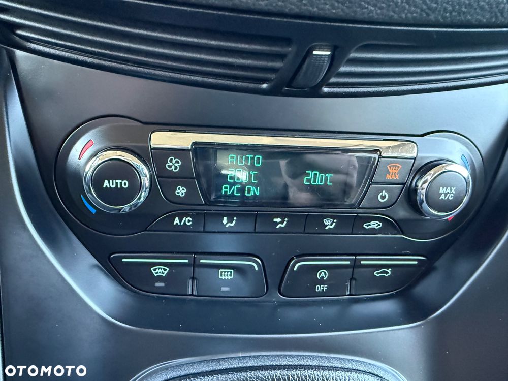 Ford Kuga 1.5 EcoBoost 2x4 Titanium - 25