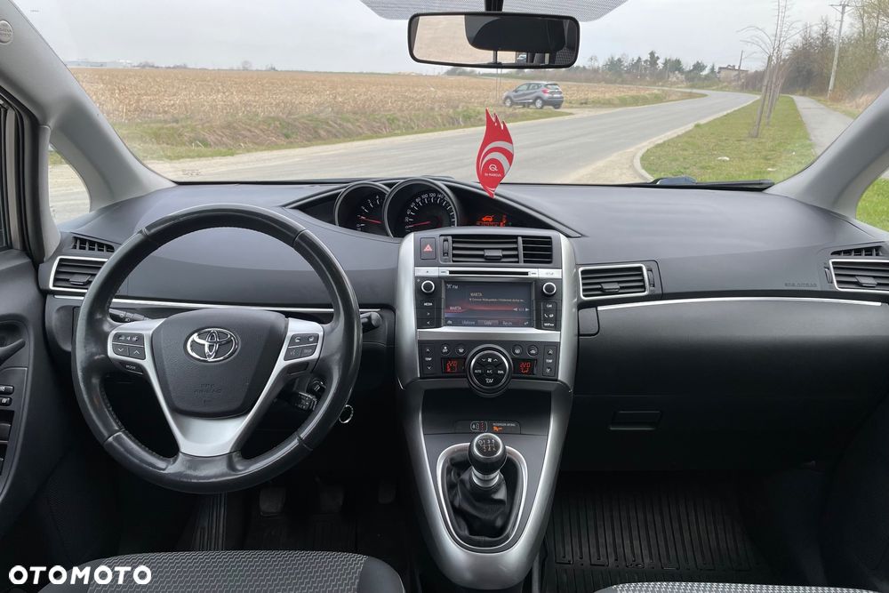 Toyota Verso 1.6 D-4D Premium - 23