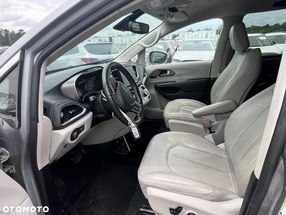 Chrysler Pacifica - 14
