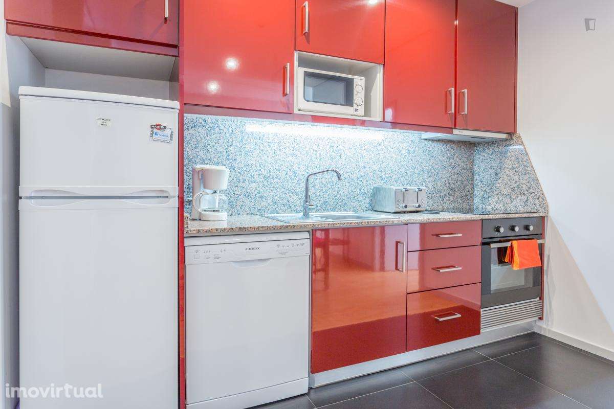 Apartamento com 1 quartos - localizado em Santo Ildefonso Porto - Grande imagem: 2/24