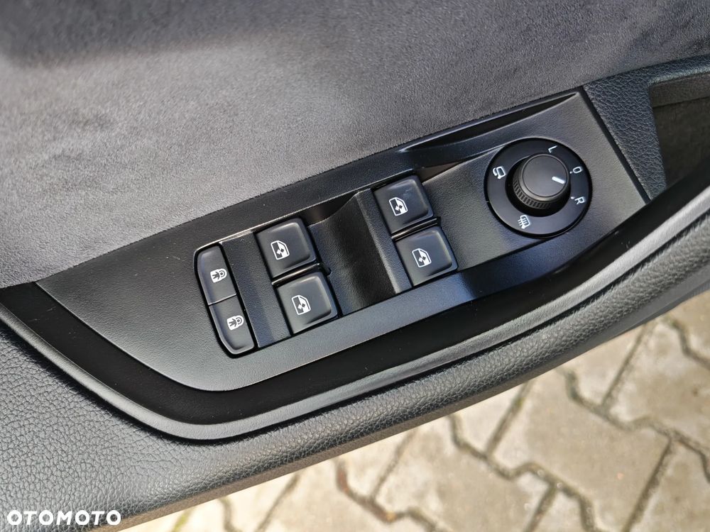 Skoda Superb 2.0 TDI DSG Sportline - 25
