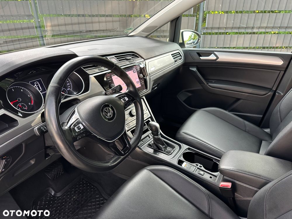 Volkswagen Touran - 18