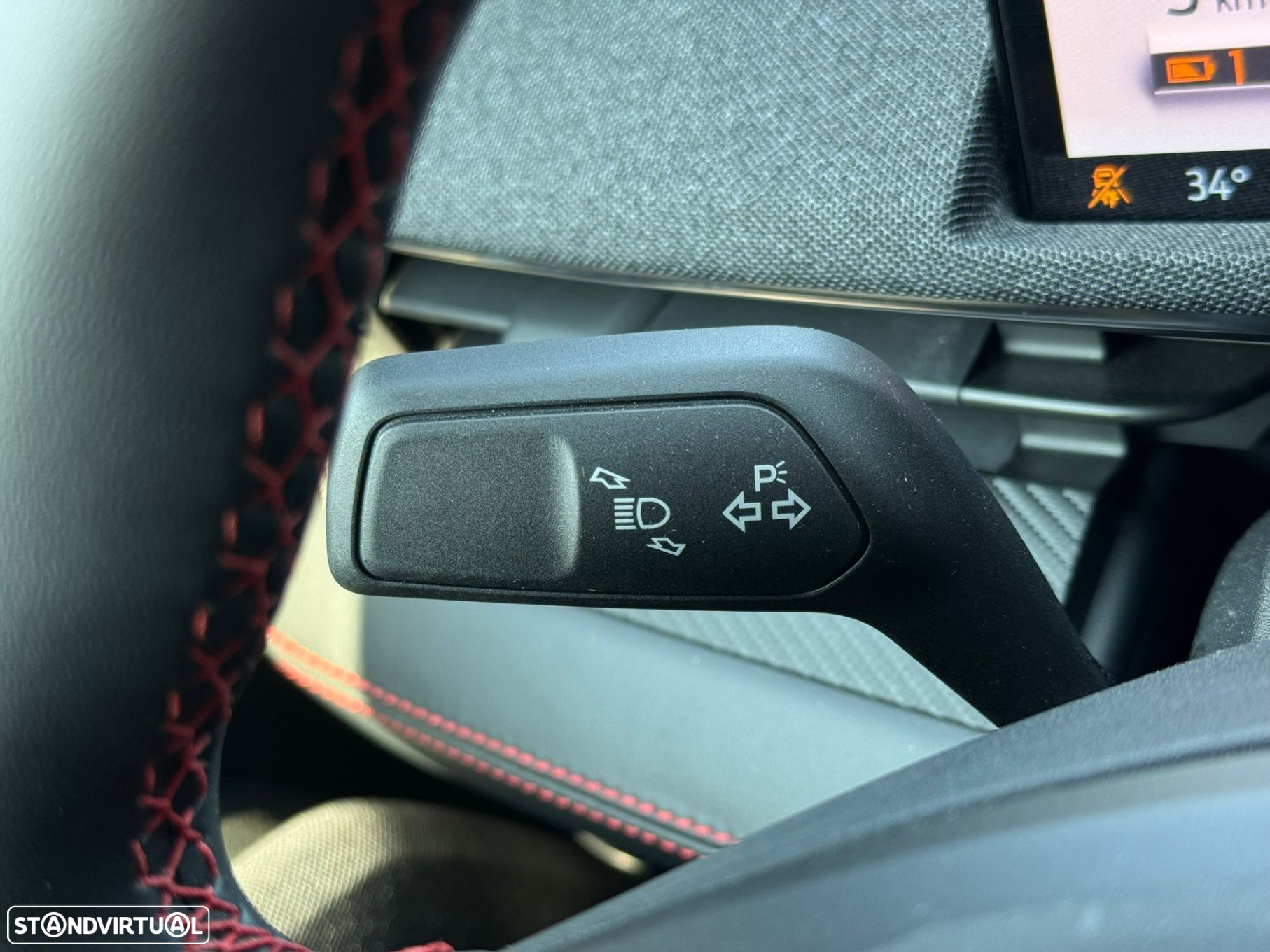 Ford Mustang Mach-E 72.6 kWh Premium AWD - 33