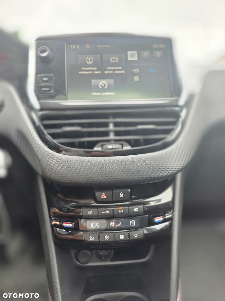 Peugeot 2008 1.2 Pure Tech Style - 17