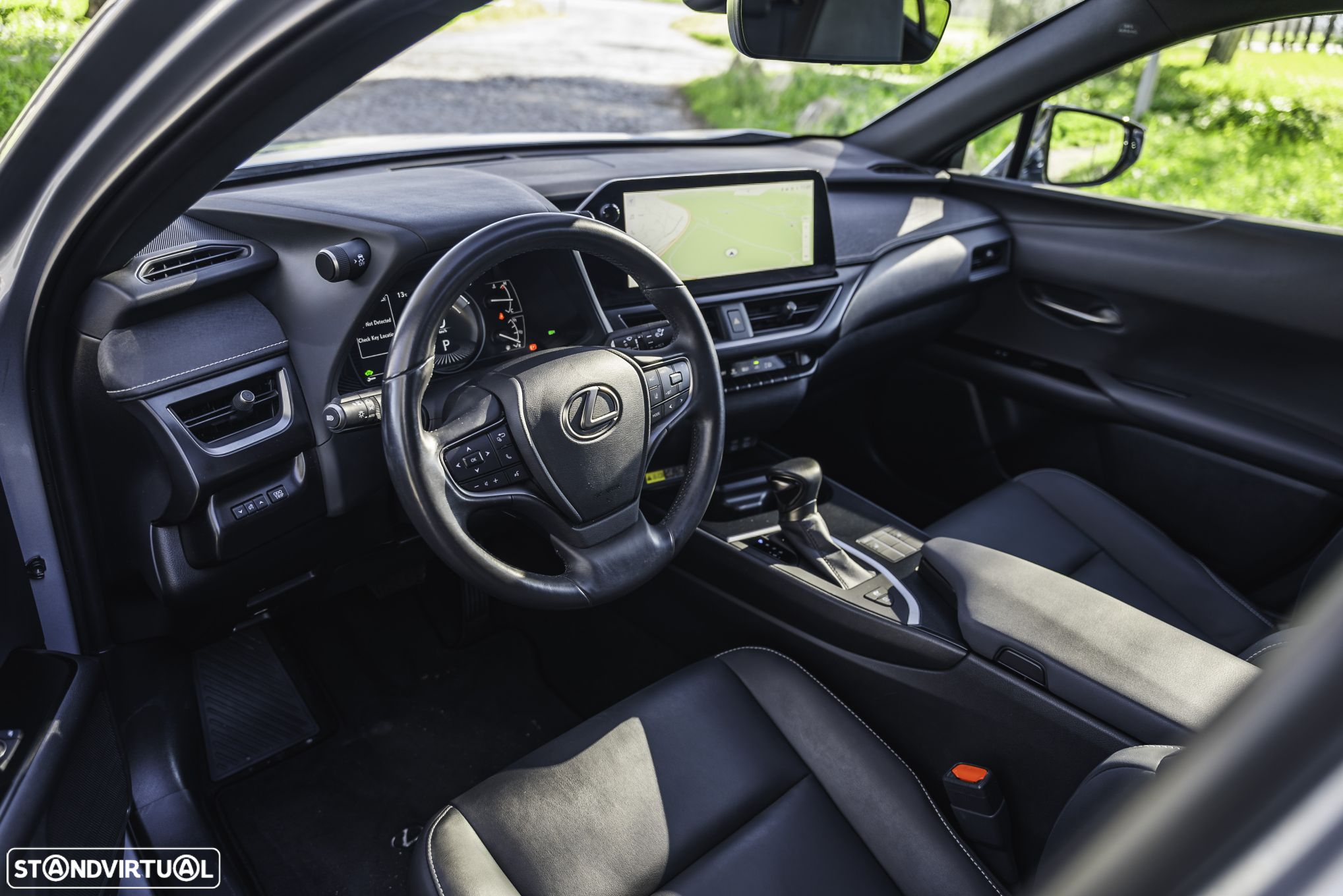 Lexus UX 250h Sport (Ecrã 12.3) - 17