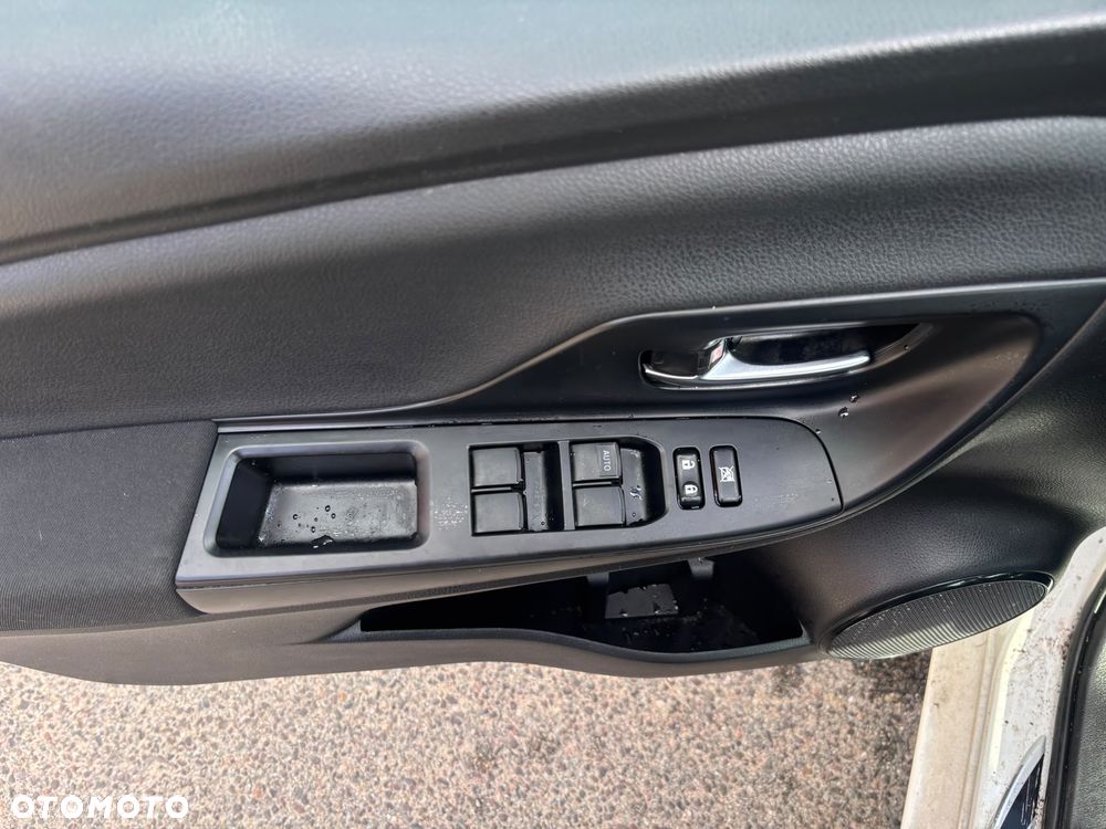 Toyota Yaris Hybrid 100 Active - 16