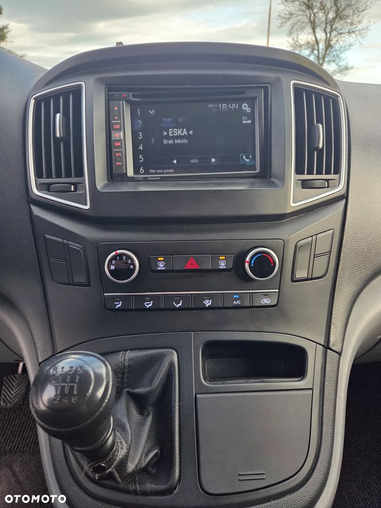 Hyundai H-1 Starex - 33