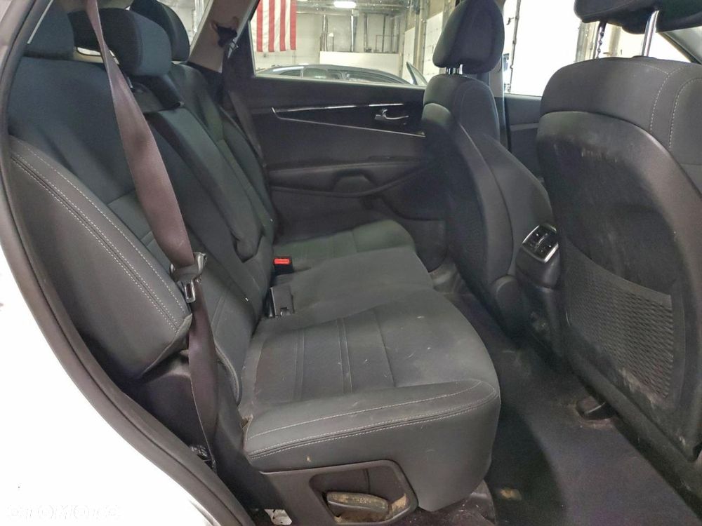 Kia Sorento - 11
