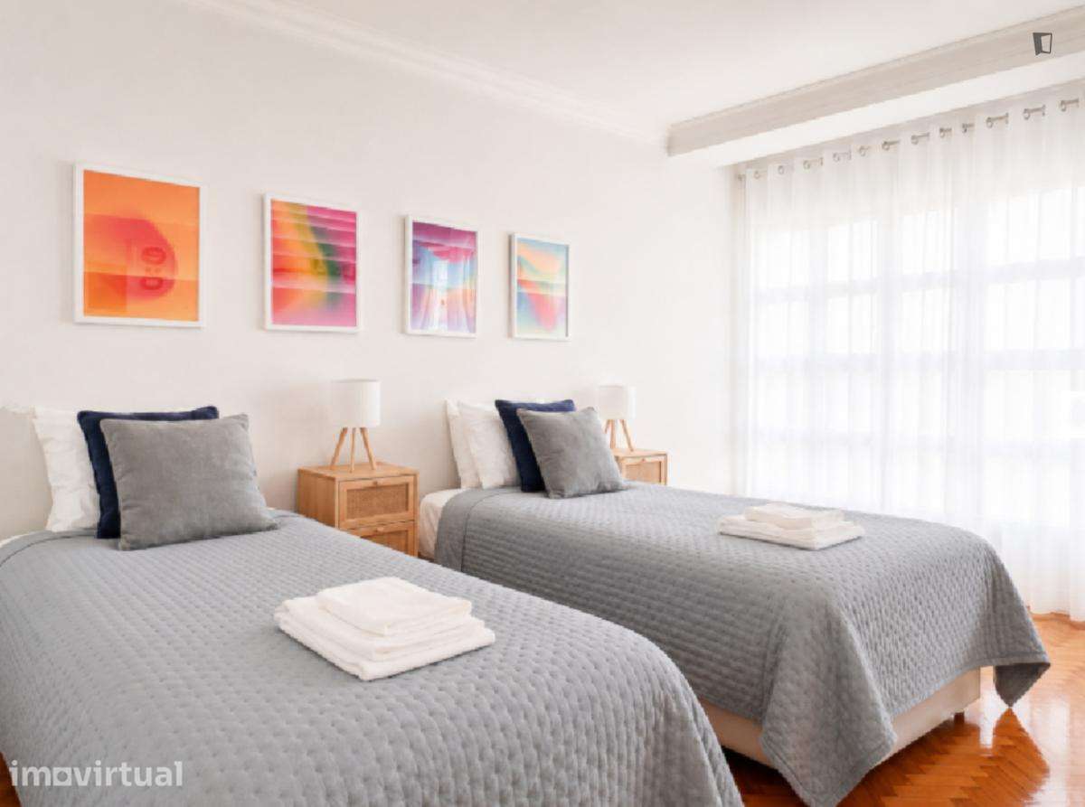 Quarto - localizado em Roma-Areeiro Lisbon - Grande imagem: 4/16