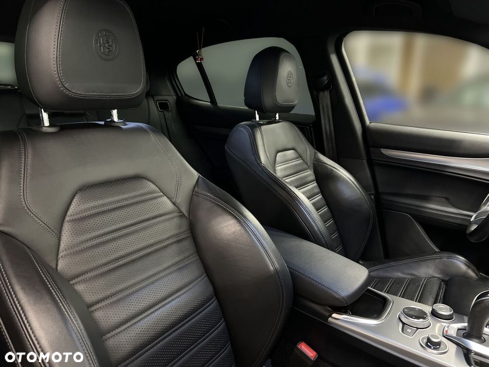 Alfa Romeo Stelvio 2.0 Turbo Veloce Q4 - 17