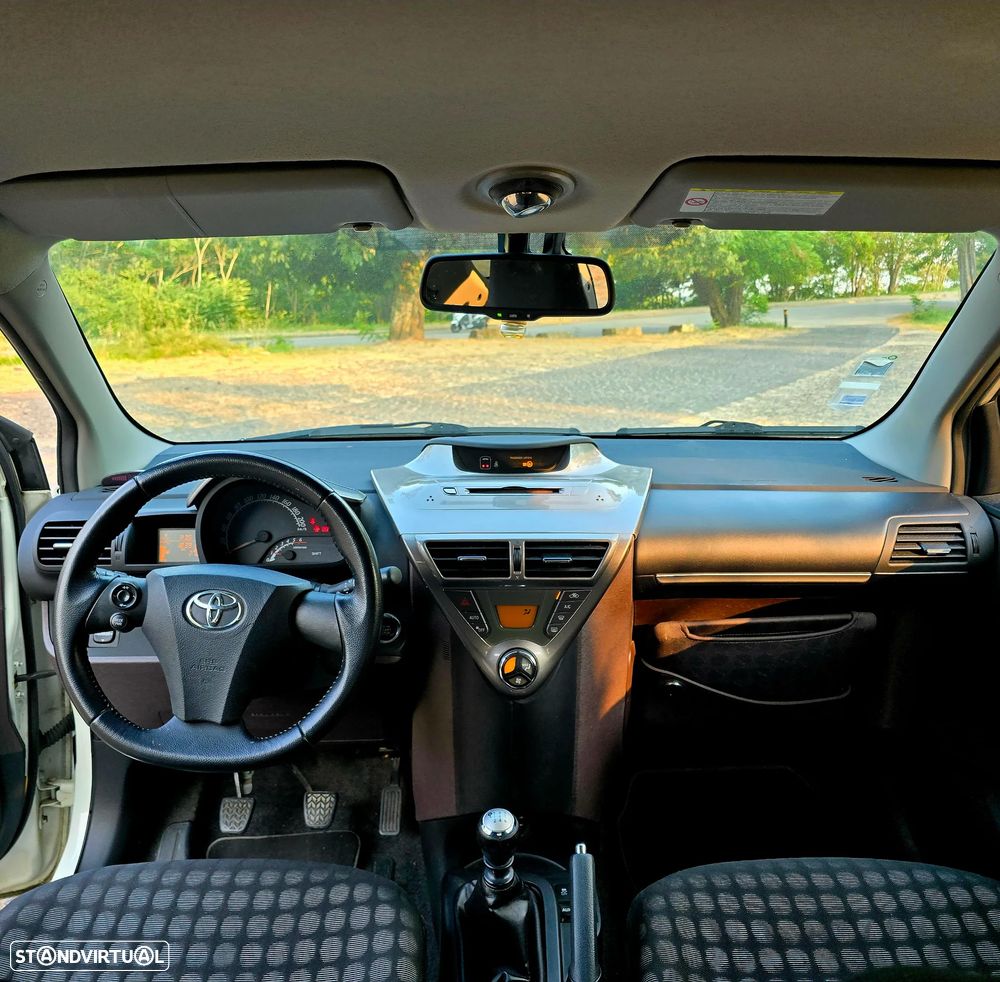 Toyota iQ 1.4 D-4D - 8