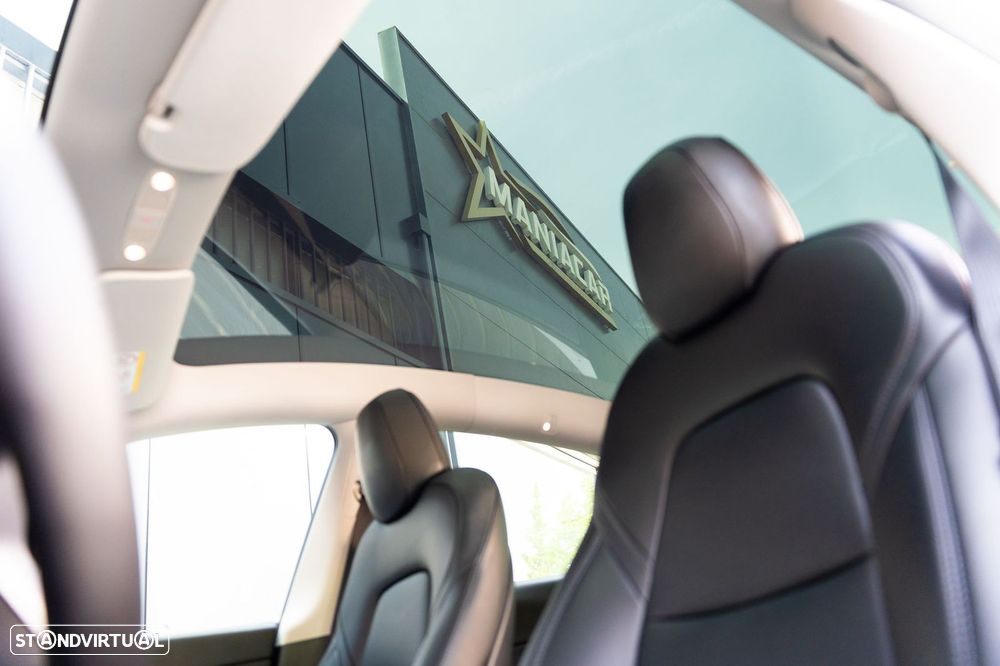 Tesla Model Y Long Range Dual Motor AWD - 8