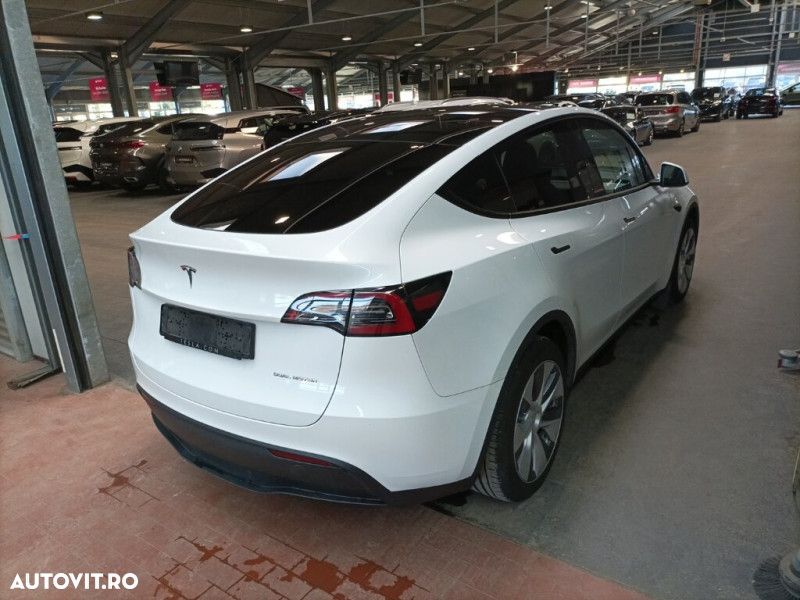 Tesla Model Y - 3