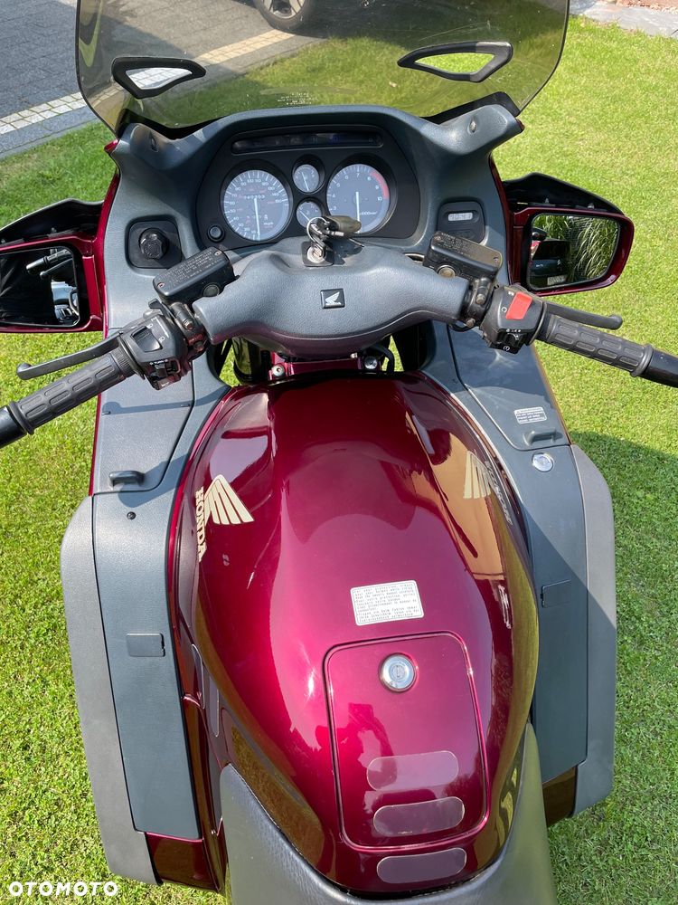 Honda ST - 8