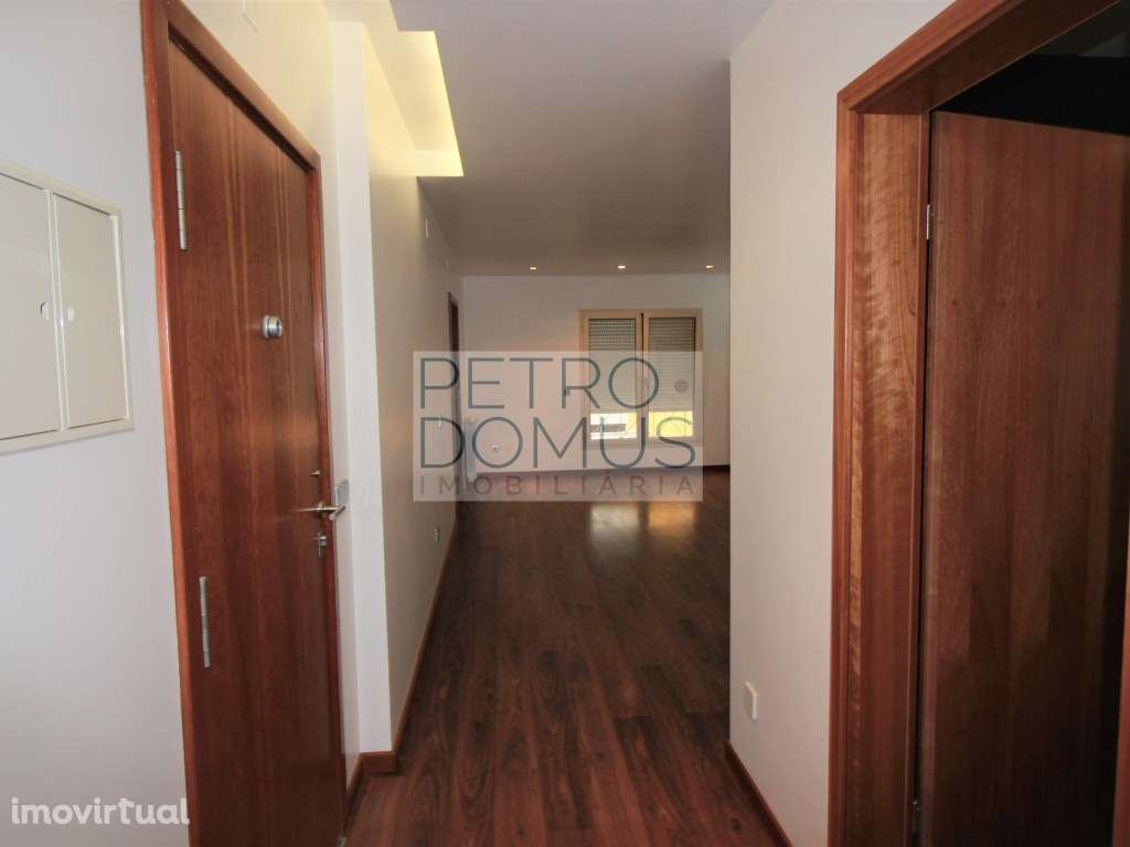 APARTAMENTO T1 - AV. MARQUÊS DE POMBAL - Grande imagem: 3/13