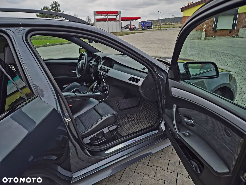 BMW Seria 5 530d xDrive Touring - 9