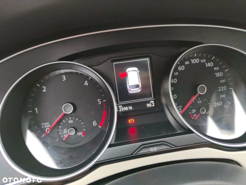 Volkswagen Passat - 25