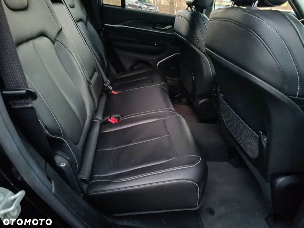 Jeep Grand Cherokee - 24