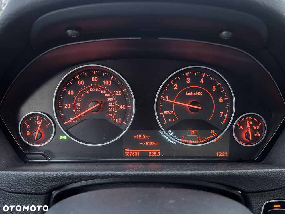 BMW Seria 3 330i xDrive - 24