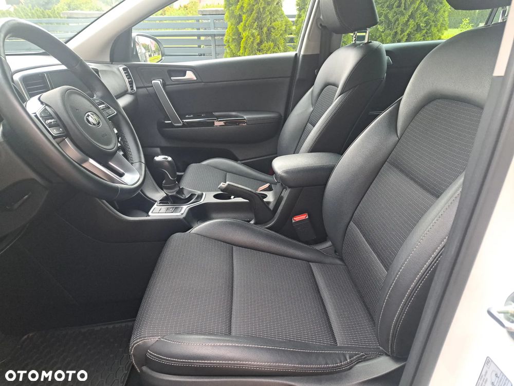Kia Sportage 1.6 GDI Black Edition 2WD - 24