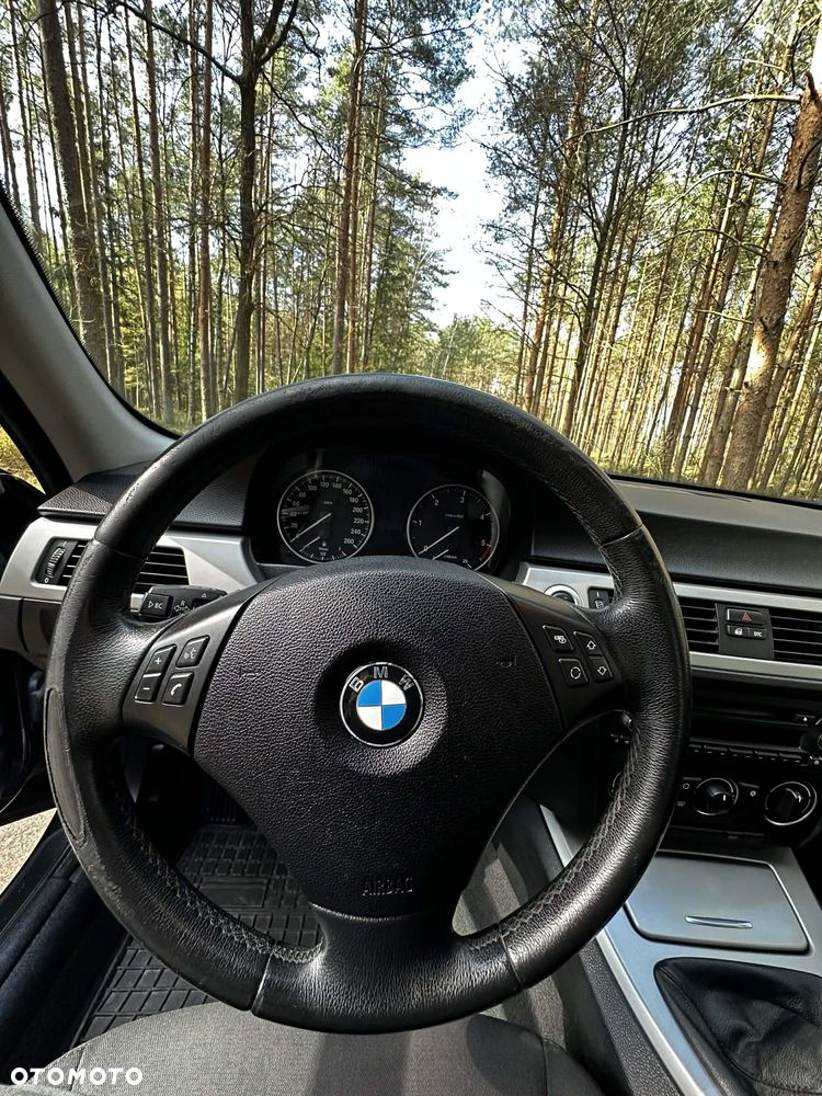 BMW Seria 3 318d DPF - 12