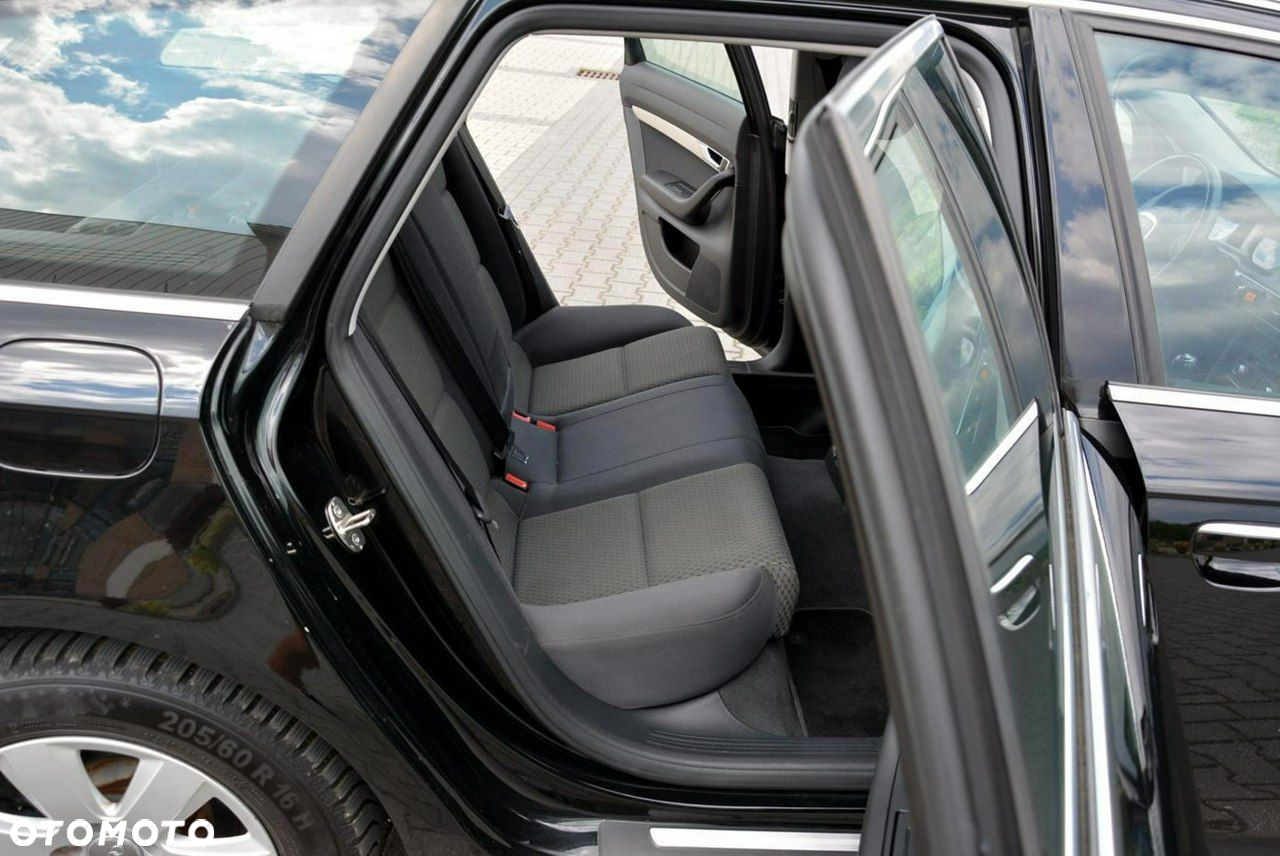 Audi A6 Avant 2.4 - 16