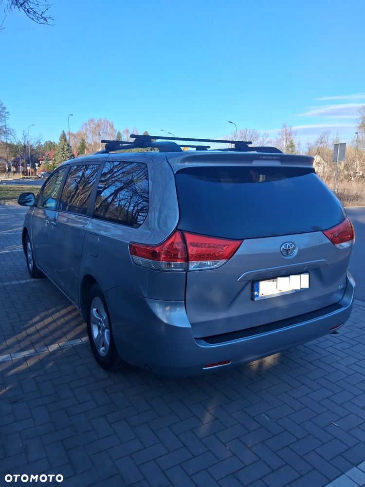 Toyota Sienna 3.5 V6 - 7
