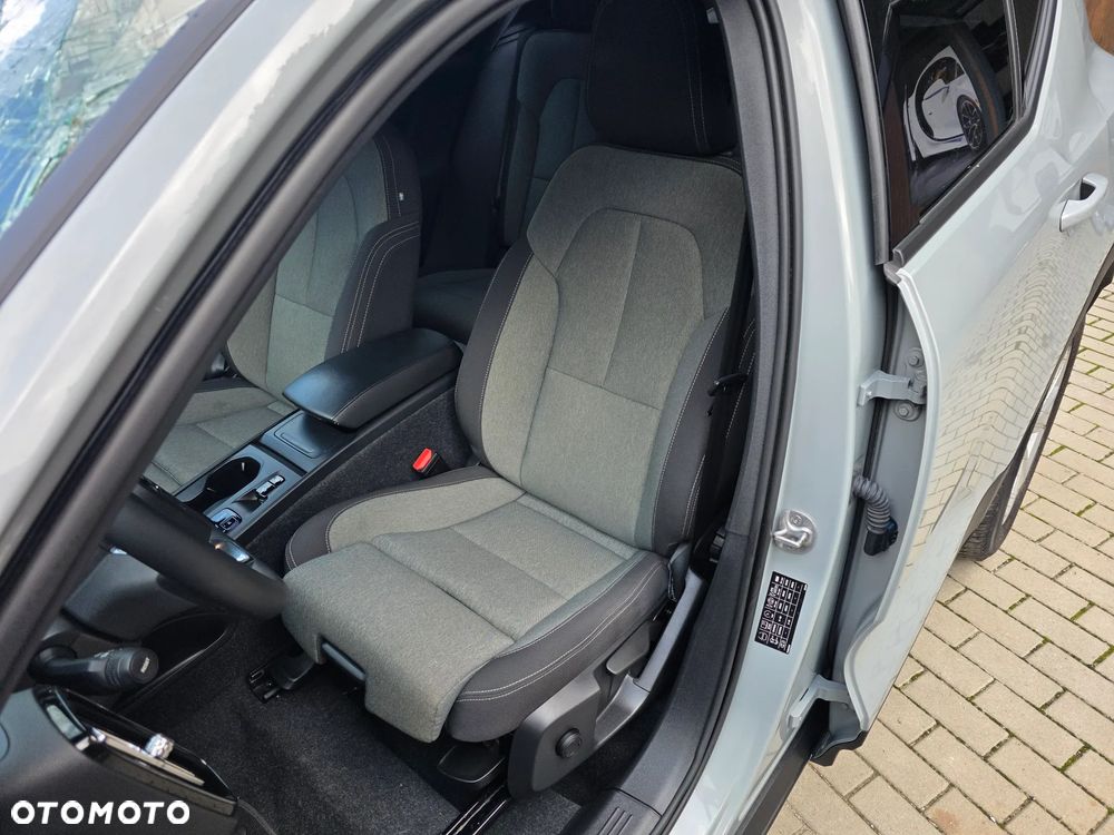 Volvo XC 40 B3 Plus Dark - 12