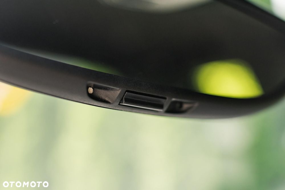 Porsche Macan Turbo - 32