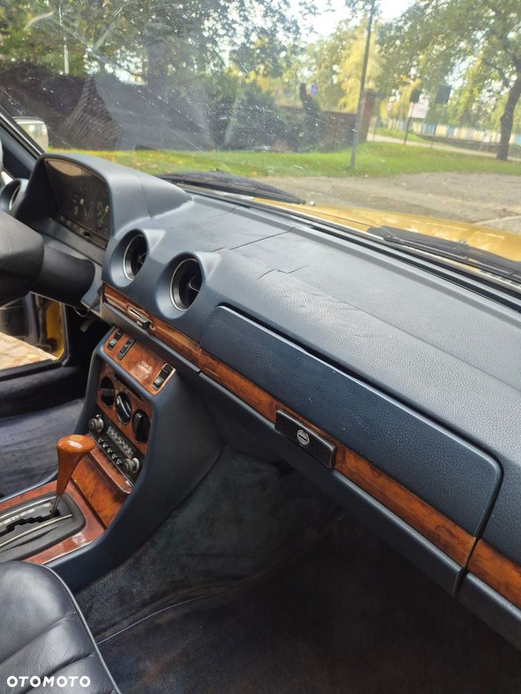 Mercedes-Benz W123 - 20