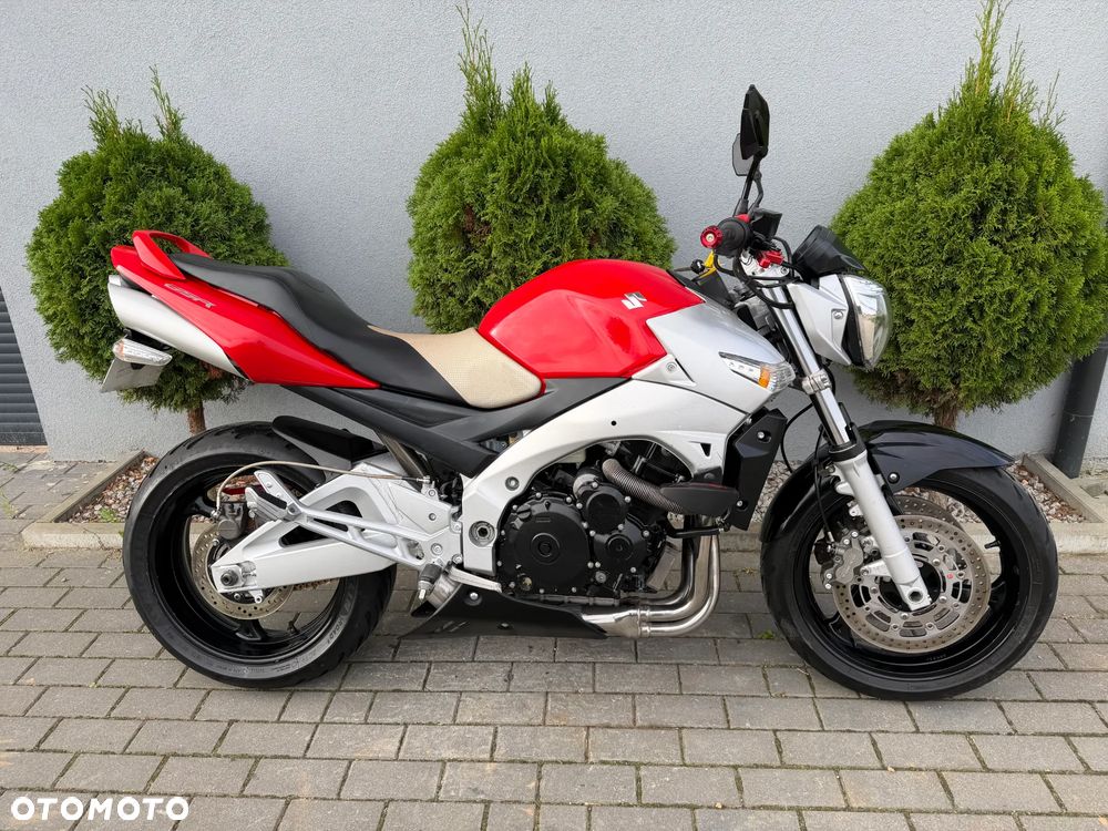 Suzuki GSR