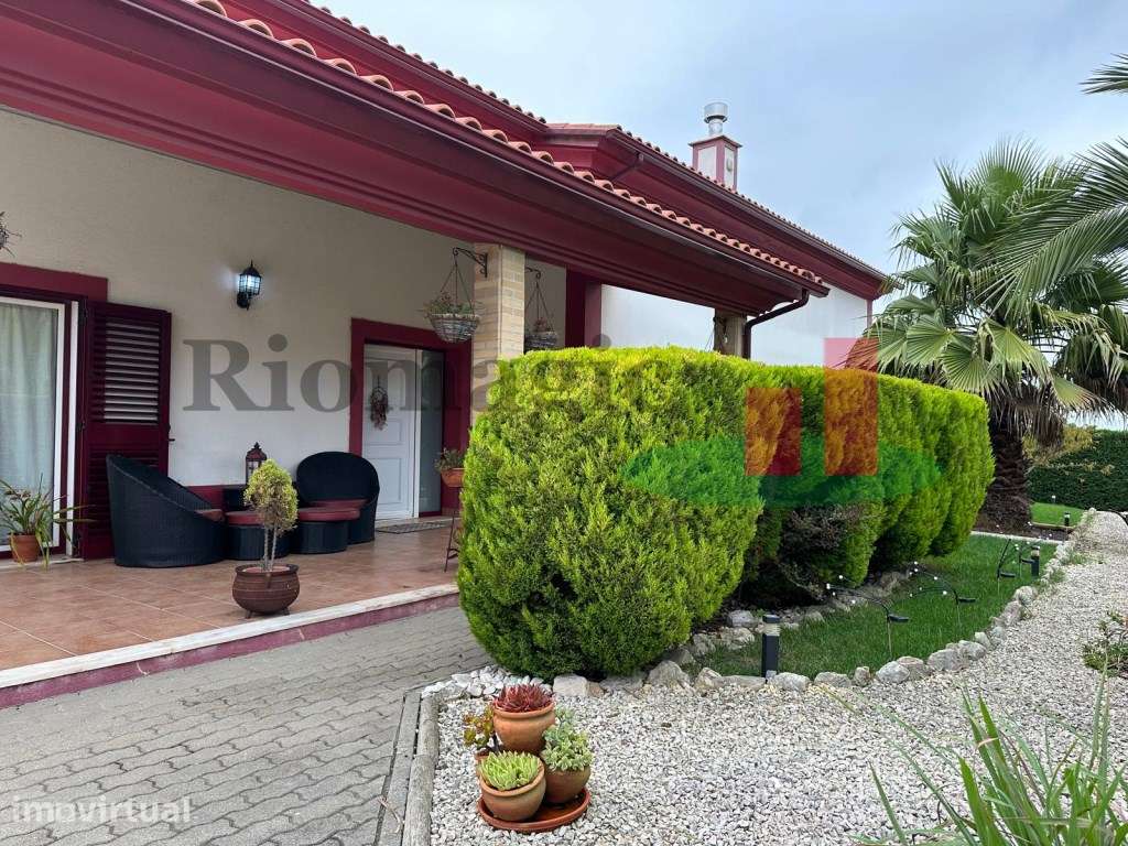 Moradia V3 com Garagem, Jardim e Piscina no Alto da Serra - Rio Maior - Grande imagem: 2/38