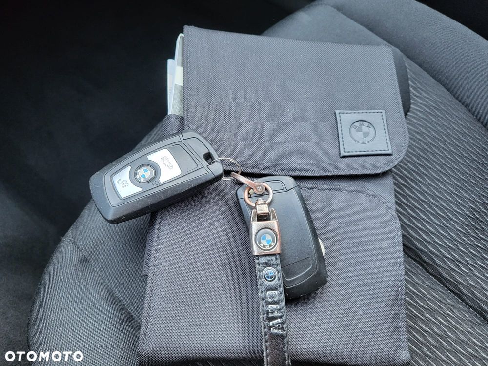 BMW Seria 3 318i Edition Luxury Line Purity - 26