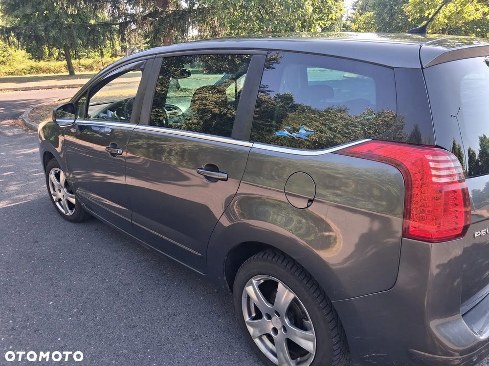Peugeot 5008 1.6 THP Premium + - 4