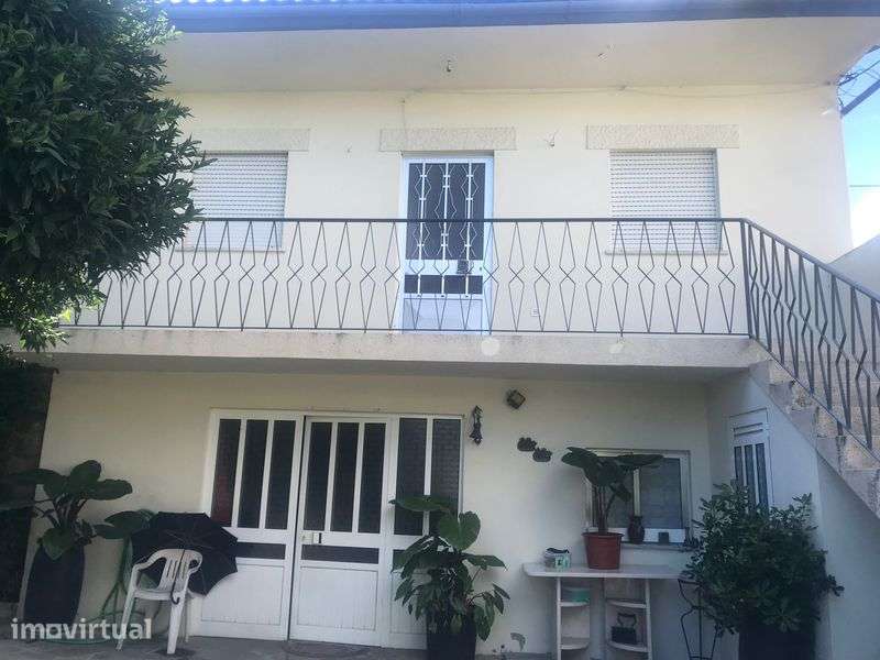 Particular vende moradia 2 andares em Viseu - Cavernães
