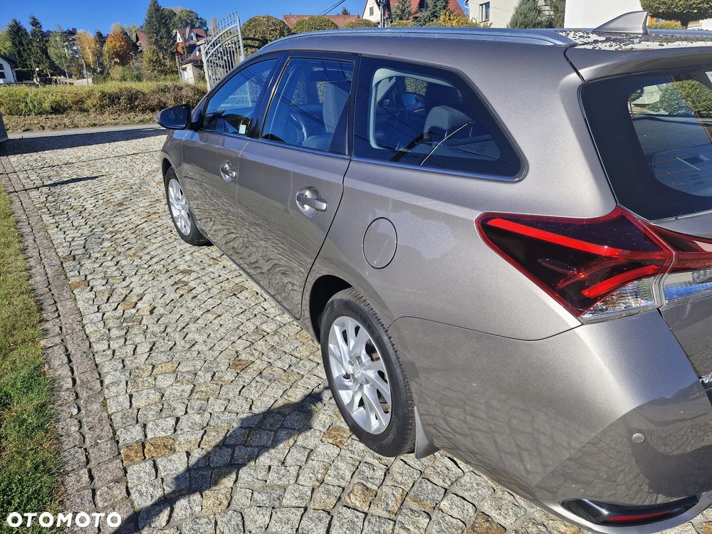 Toyota Auris 2015 photo 4