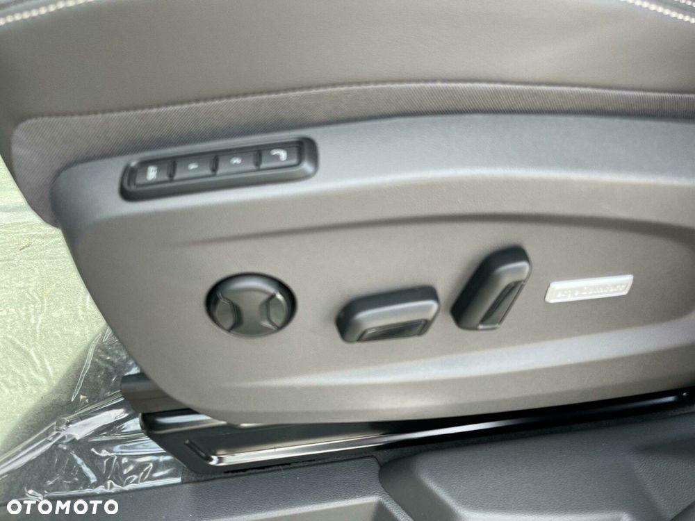 Volkswagen Multivan - 13