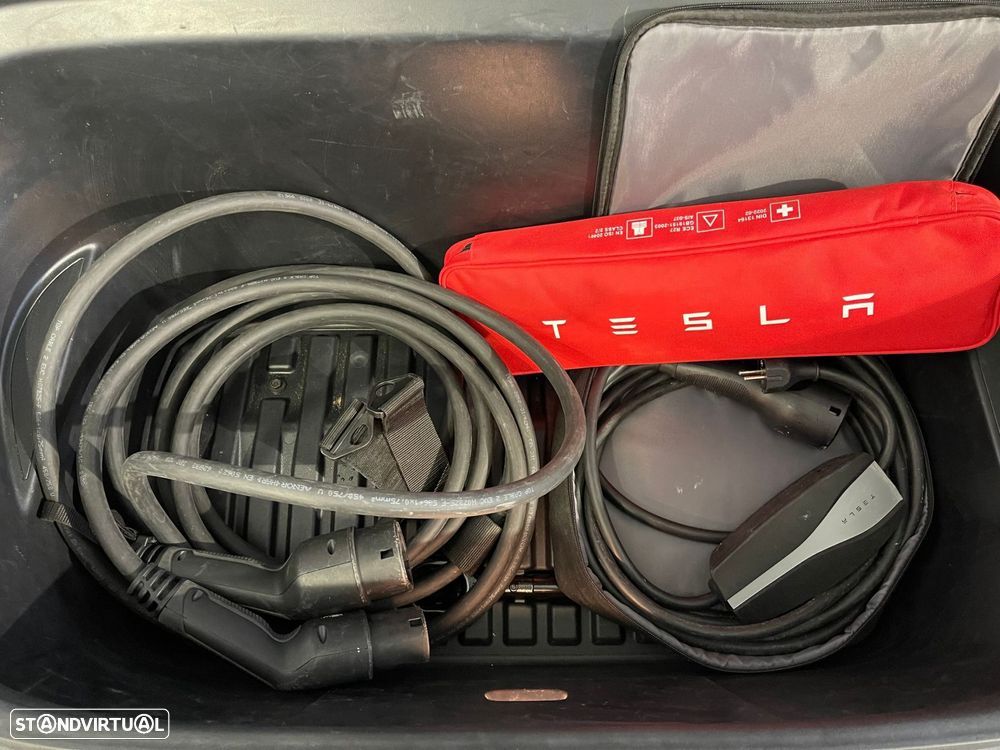 Tesla Model Y Long Range Dual Motor AWD - 42