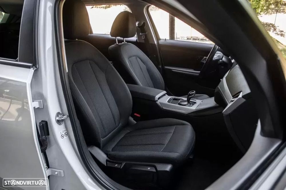 BMW 330 e Line Luxury Auto - 26