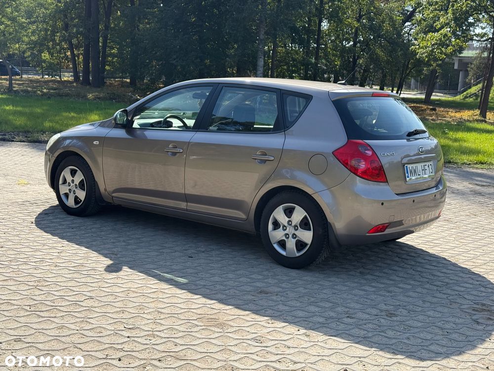 Kia Ceed 1.4 Comfort + - 6