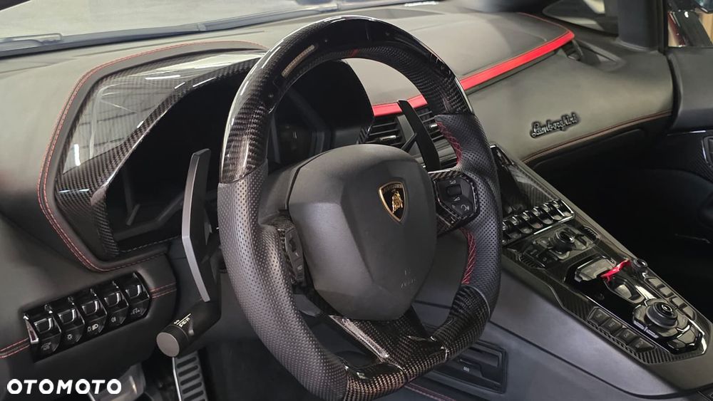 Lamborghini Aventador - 24