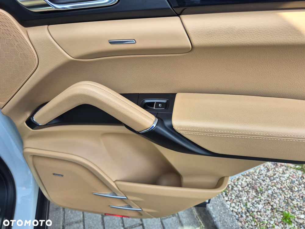 Porsche Cayenne Standard - 18