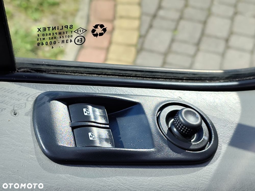 Renault Trafic 2.0dCi 115 - 15