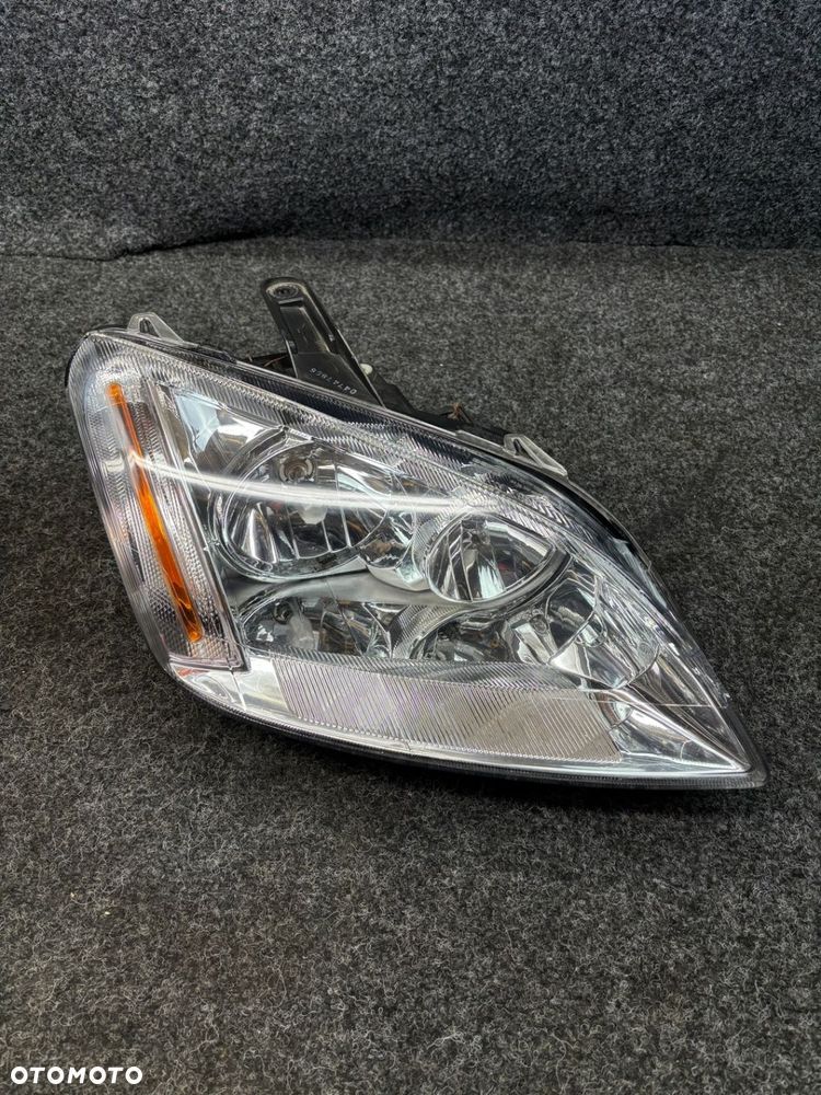 ford c-max prawa lampa przód 084311158R - 1