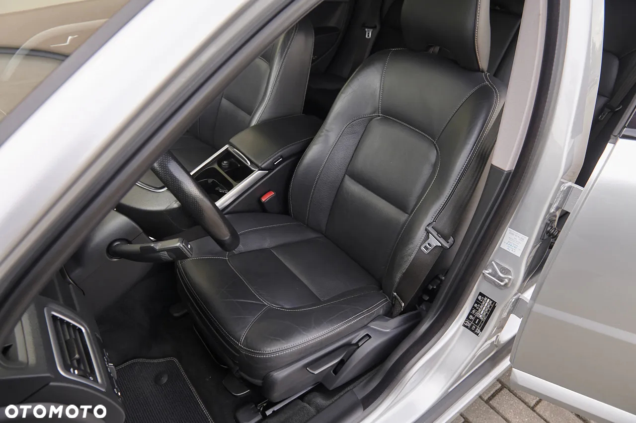 Volvo V70 D4 Black Edition - 14