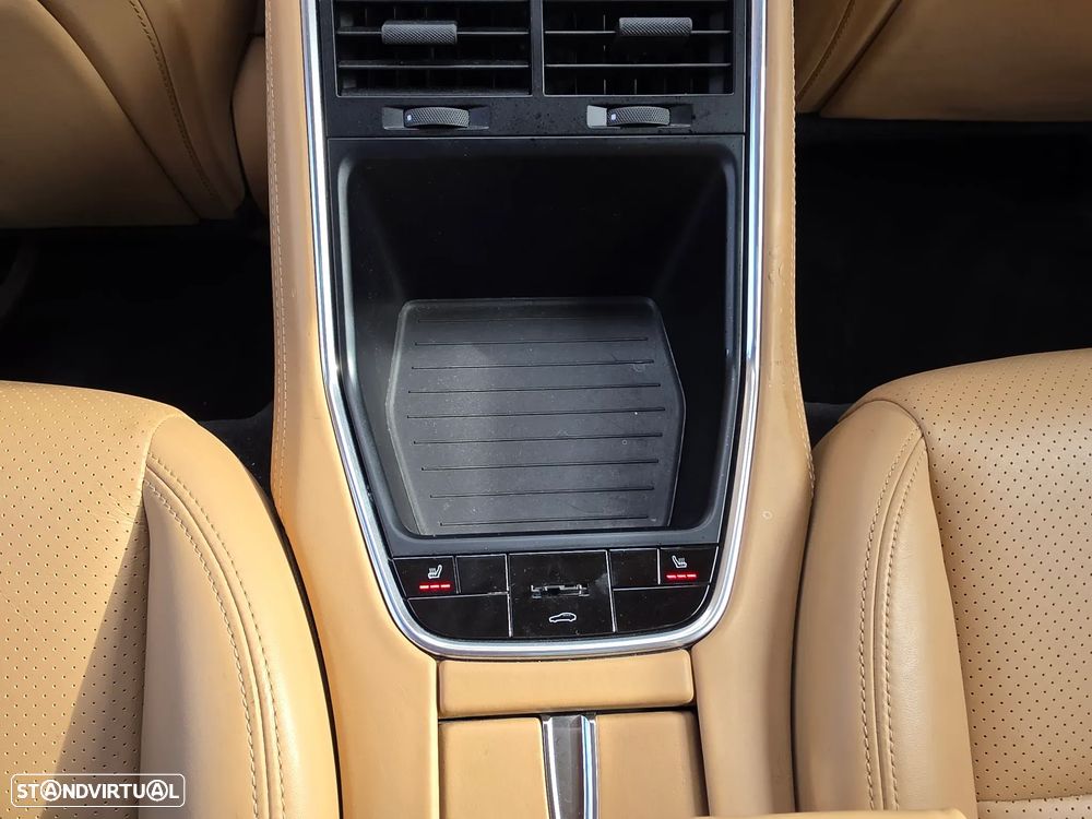 Porsche Panamera Turbo - 27