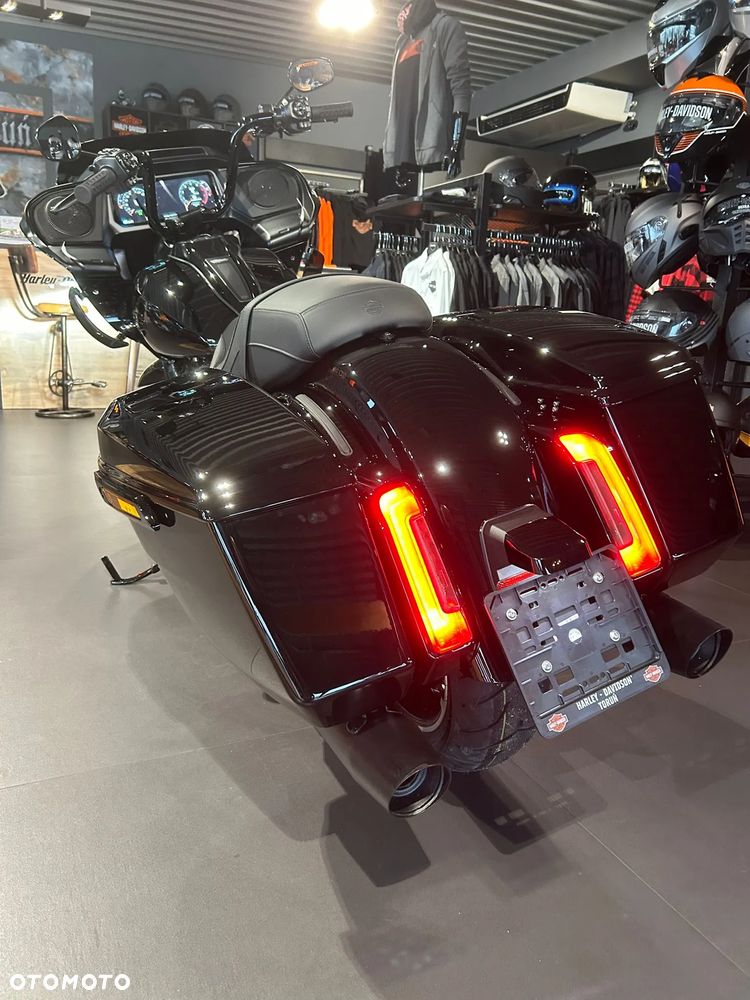 Harley-Davidson Touring Road Glide - 2
