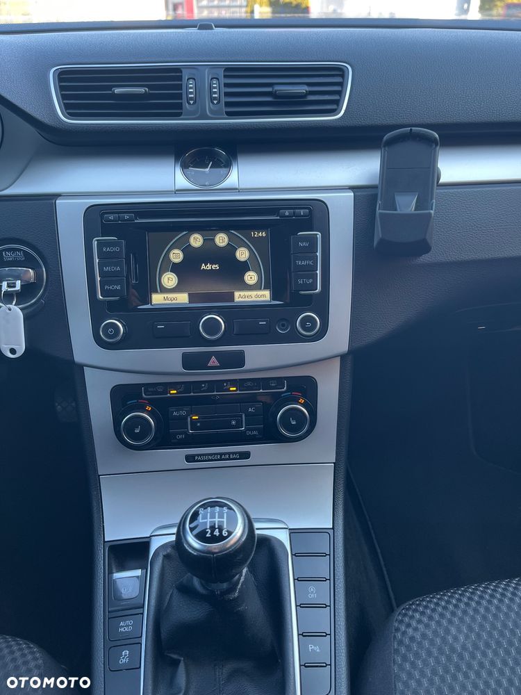 Volkswagen Passat - 21