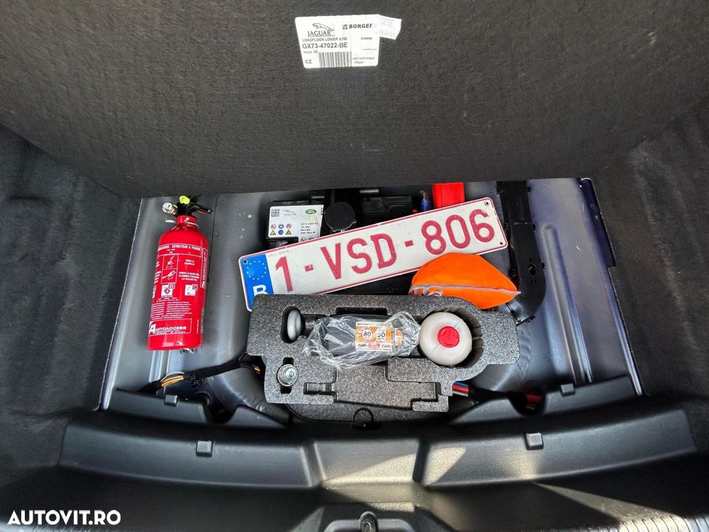 Jaguar XE 20d Aut. Prestige - 32